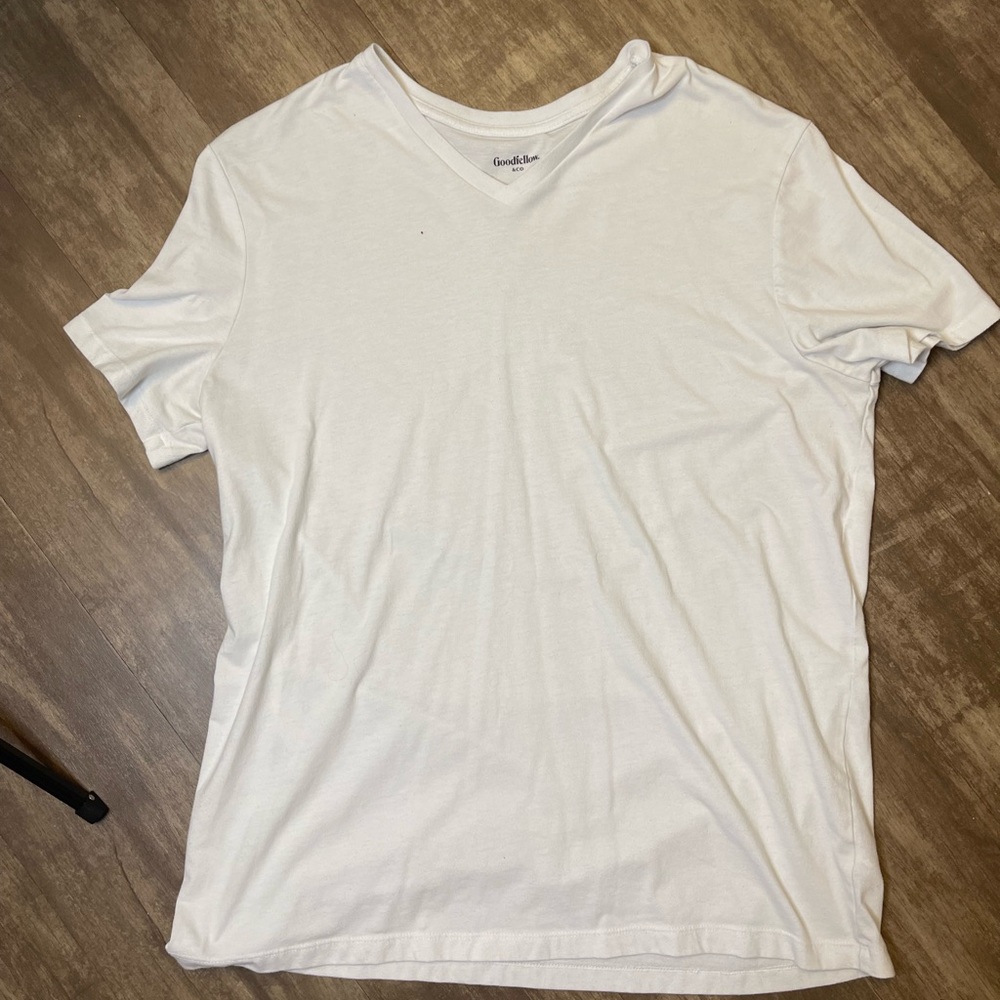 White v neck t shirt